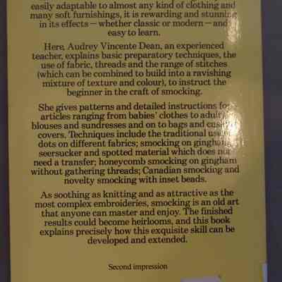 Smocking : A practical beginner's guide / Audrey Vincente Dean.