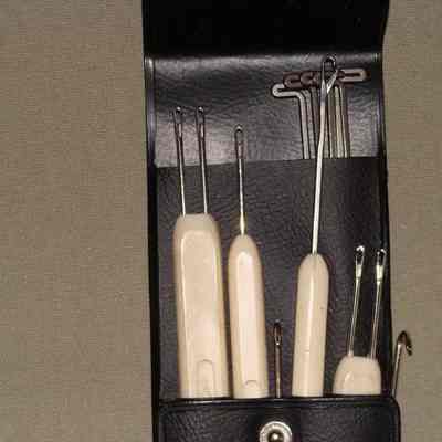 1997.20.01 a needle view