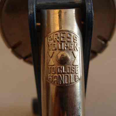 1993.04.04 (Close up of stamp on handle)