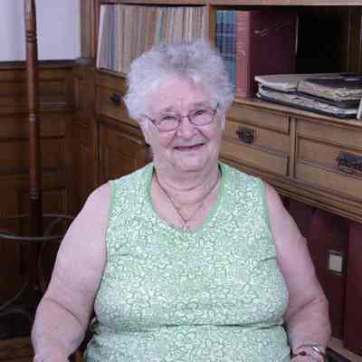 Evelyn Pritchard: Origformat: Print-Photographic