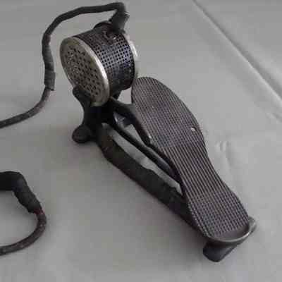 2005.13.01b pedal
