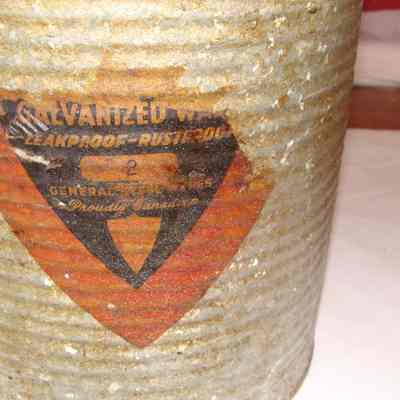 2 Metal Oil Cans