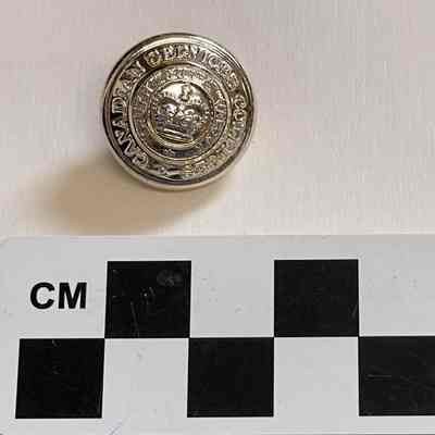 2021.07.09.01q: silver-coloured button front