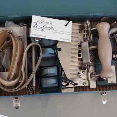 Knitting machine accessories box