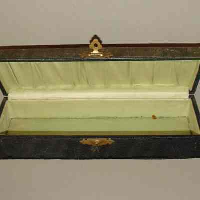 Glove box