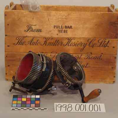 Sock knitting machine
