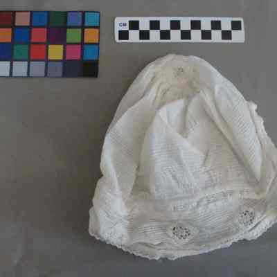 2007.19.02 bonnet