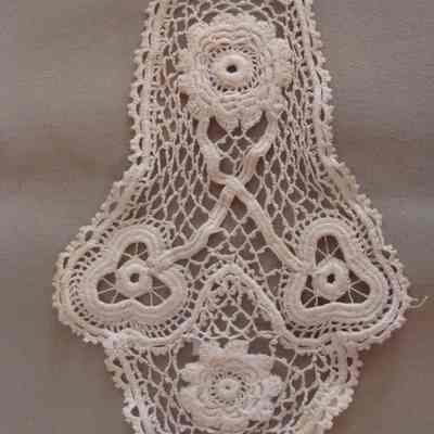 Lace fragment