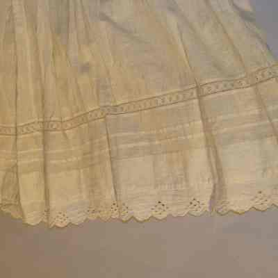 bottom of skirt details