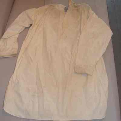2010.14.01 (Full shirt; front)