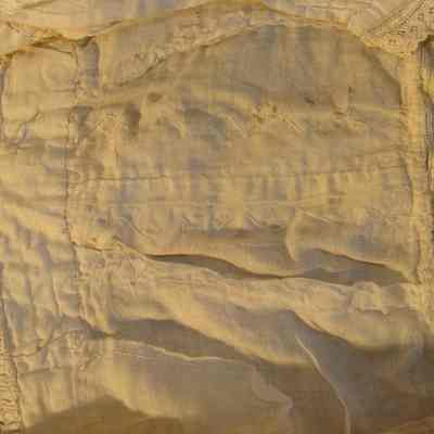 detail of stitchwork on top back