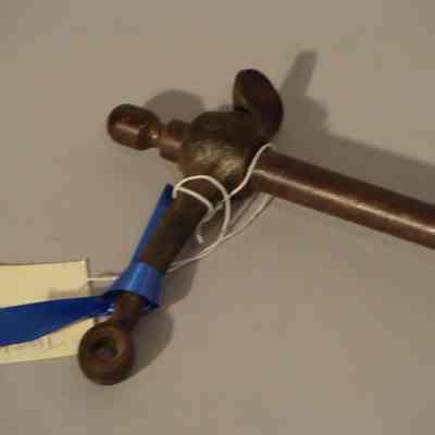 Twister bobbin winder rod