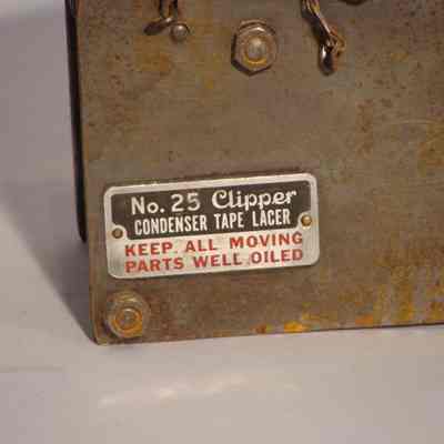 1997.22.01 a,b label view