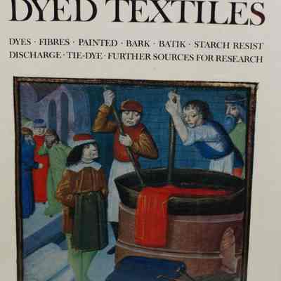 A History of Dyed Textiles / Stuart Robinson.