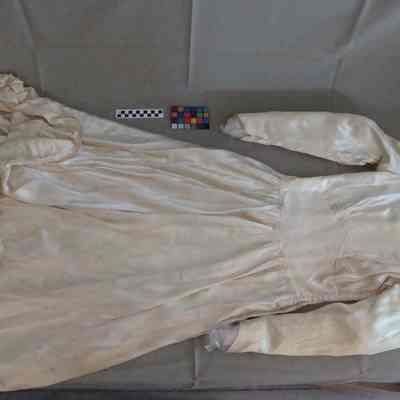 1999.13.01 full dress (front)