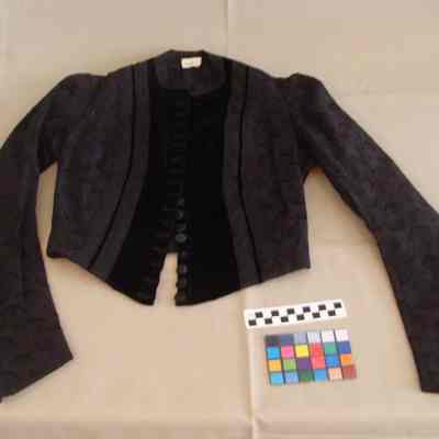 2007.42.01.01 bodice front