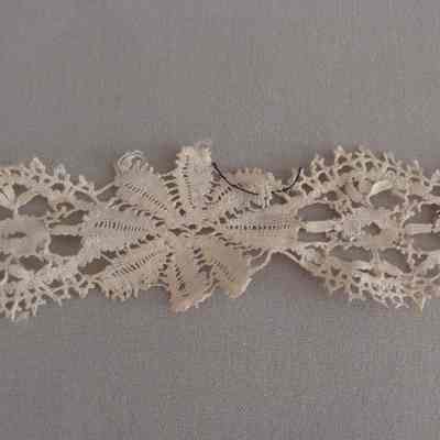 Lace fragment