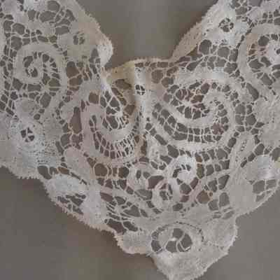 Lace fragment