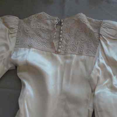 1999.13.01 bodice back