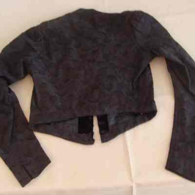2007.42.01.01 bodice back