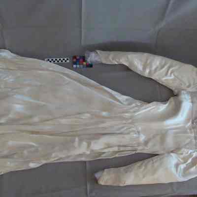 1999.13.01 full dress back