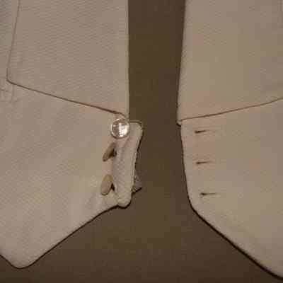 2001.21.03 a,b three button view