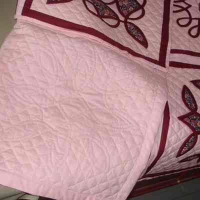 Pink quilt with burgundy Celtic knot design