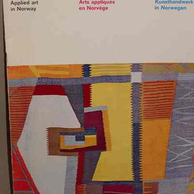 Applied arts in Norway = Arts appliques en Norvege = Kunsthandwerk in Norwegen / Royal Norwegian Ministry of Foreign Affairs -- Department of Cultural Relations.