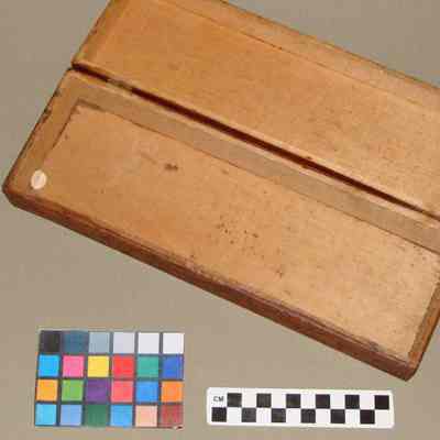 2008.33.04 box open view