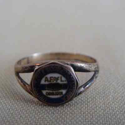 2007.29.03 a ring view
