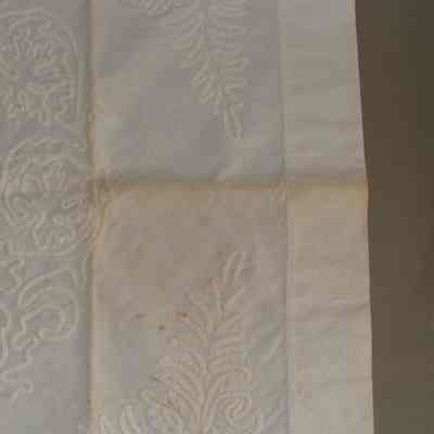 Dresser scarf