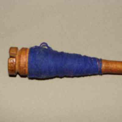 1997.44.01 a close up of yarn