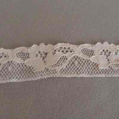 Lace ribbon
