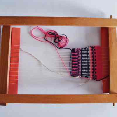 Hand loom