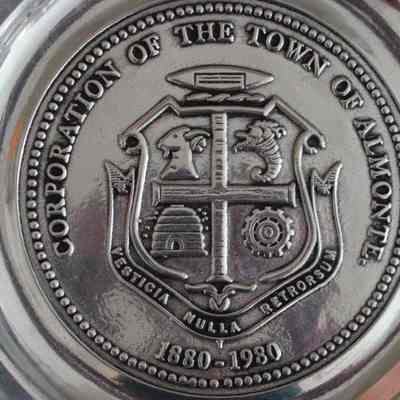 2012.15.119 coat of arms