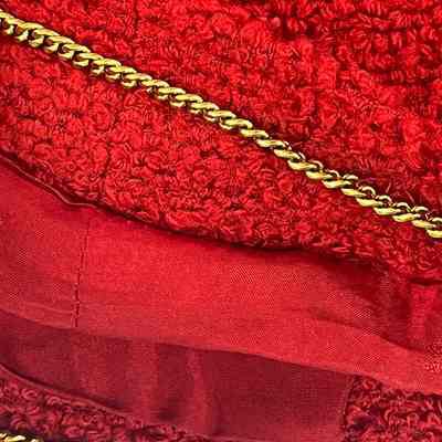 Chain detail on bottom inside hem