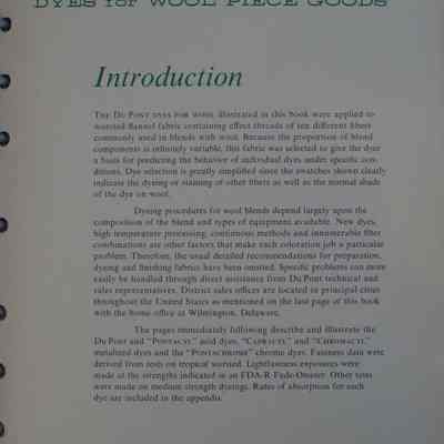 Dyes for wool piece goods with effect thread.