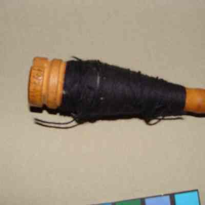 Shuttle bobbin