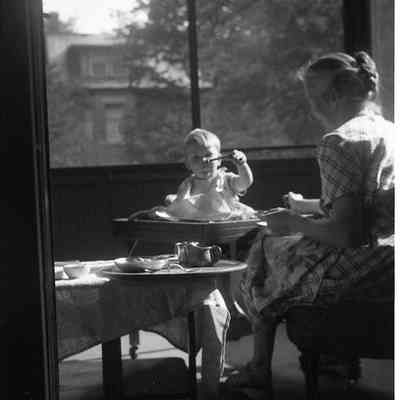 2021.12.311m: Dorothy Burnham feeding one of her sons.