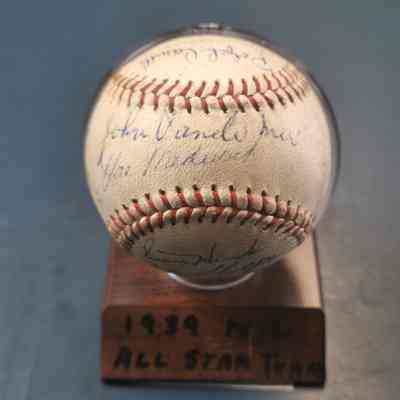 1939 N.L. All Stars; Medwick, Mize, Herman, Lombardi, Mize, Hack, Schacht, Camilli, Walters, Vander Meer, etc.