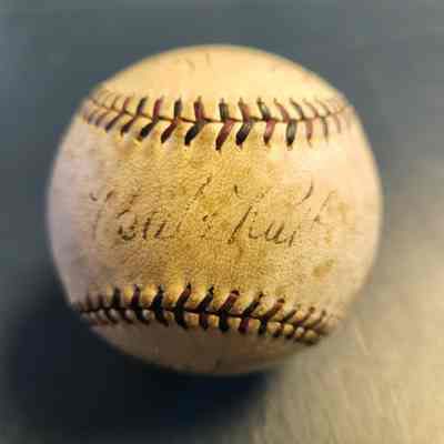 1934 Yankees; Babe Ruth, Lou Gehrig, Bill Dickey, Myril Hoag, Tony Lazzeri, Saltzgaver, Lefty Gomez, Van Atta, Ruffing and others