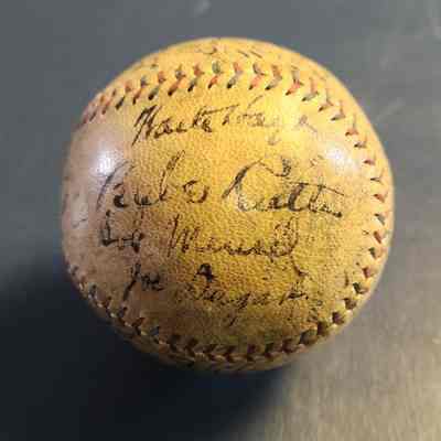Rare 1920's baseball signed by Ruth, Gehrig, Cobb, Foxx, Grove, Speaker, Sisler, Combs, Lazzeri, etc.
