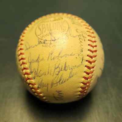 1948 Dodgers; Jackie Robinson, Gil Hodges, Don Newcombe, Ralph Branca, Preacher, Roe, Pee Wee Reese, Billy Cox, Duke Snider, Carl Furillo + 11 others