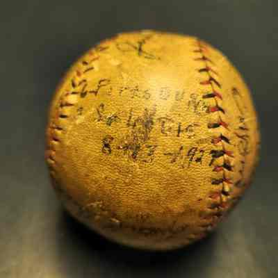 1927 Cardinals; Bill McKechnie, Bob O'Farrell, Vic Keen, Taylor Douthit, Frank Frisch, Grover Cleveland Alexander, Jesse Haines, Jim Bottomley, Jimmy Ring, Art Barnhart, Hi Bell, Lester Bell and 10 others
