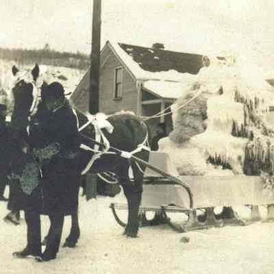 Jack Carrier's prizewinning Winter Carnival float, 1905