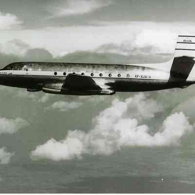 Black and White 8'x10" Photo of Avro Jetliner in Flight Prior to Final Paint Job