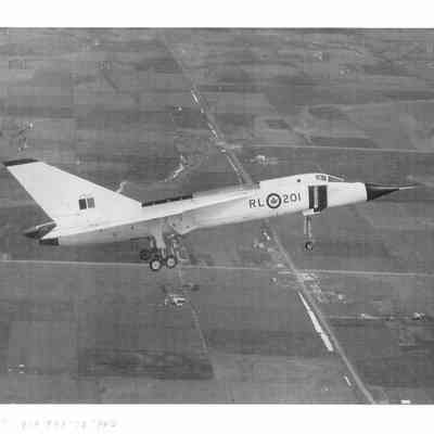 8.5"x11" Black and White Photo of Arrow RL-201 on Approach for Landing (Side View)