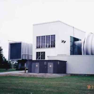 Engine test building