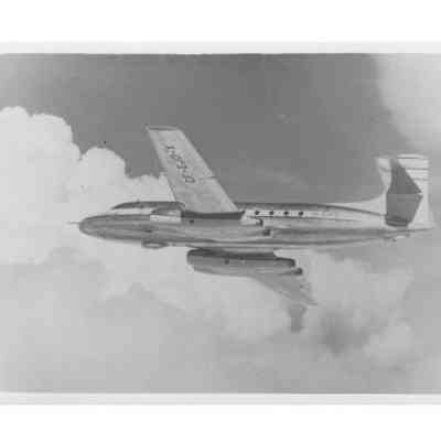 Jetliner image, flying