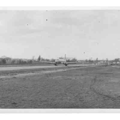 Jetliner image, taxiing - image 4